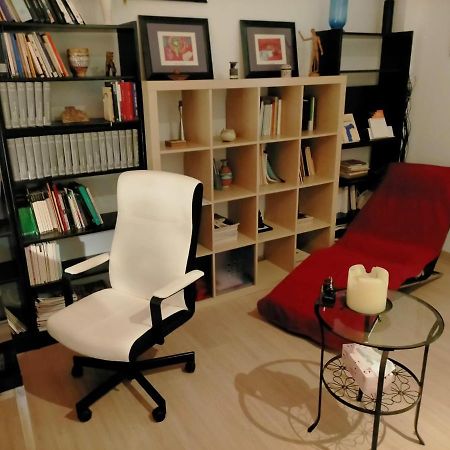 Alameda Donkey Parking Apartment Севиля Екстериор снимка