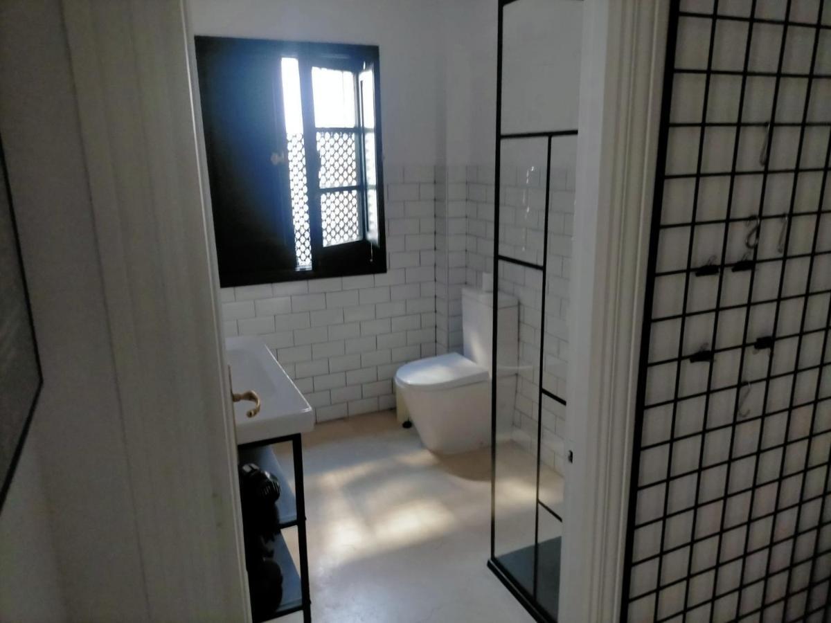 Alameda Donkey Parking Apartment Севиля Екстериор снимка