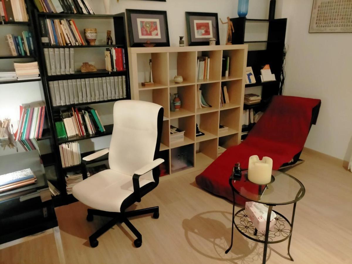 Alameda Donkey Parking Apartment Севиля Екстериор снимка