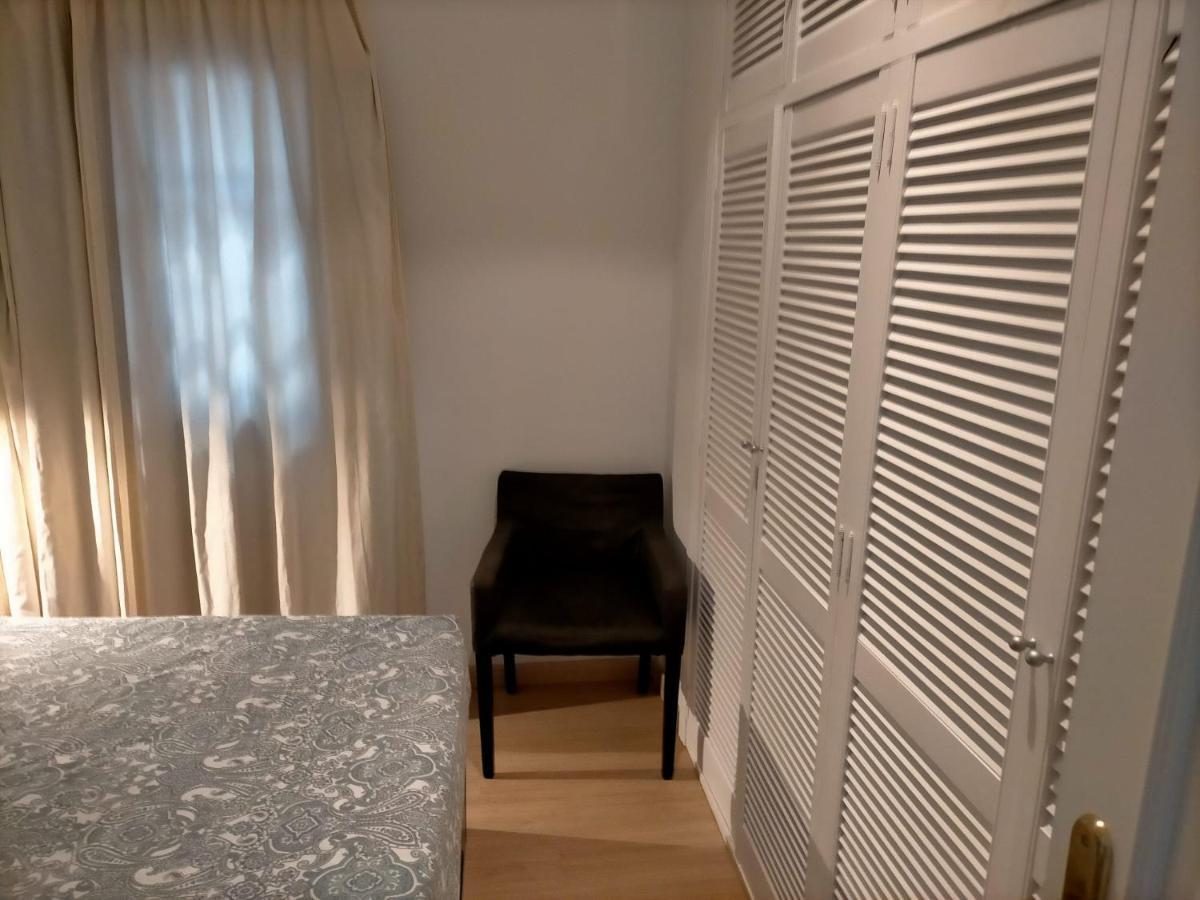Alameda Donkey Parking Apartment Севиля Екстериор снимка