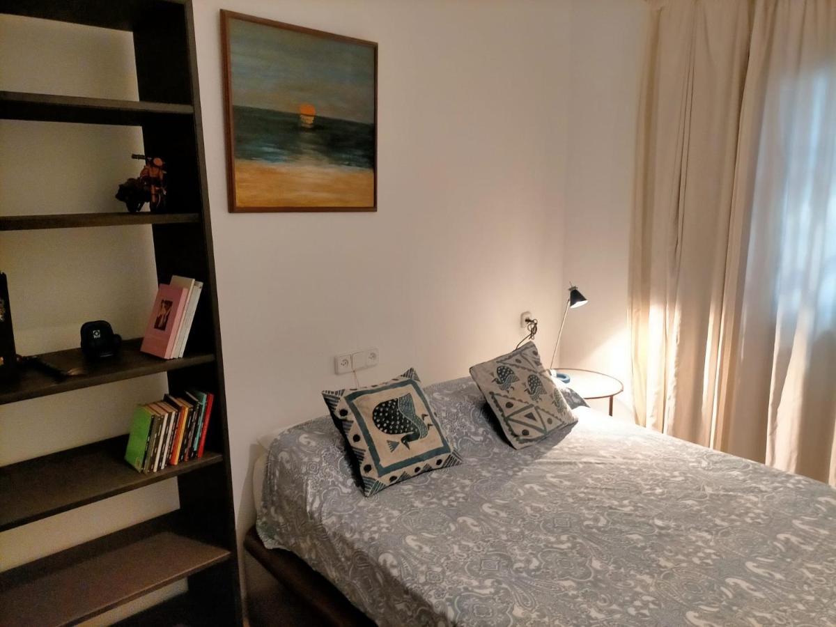 Alameda Donkey Parking Apartment Севиля Екстериор снимка