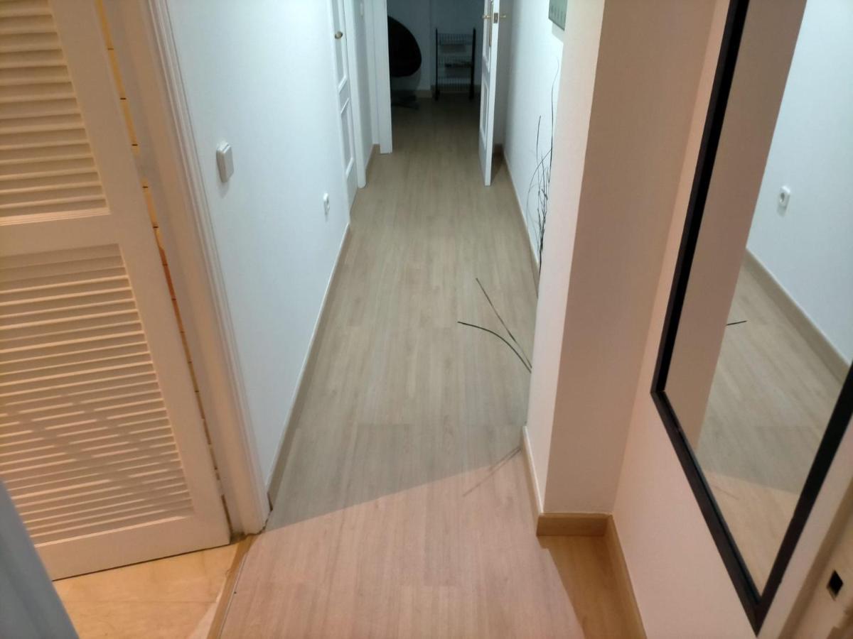 Alameda Donkey Parking Apartment Севиля Екстериор снимка