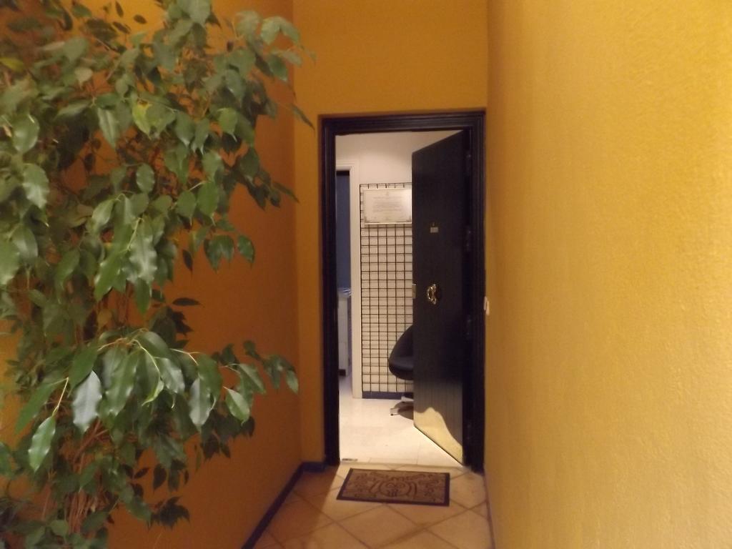 Alameda Donkey Parking Apartment Севиля Екстериор снимка